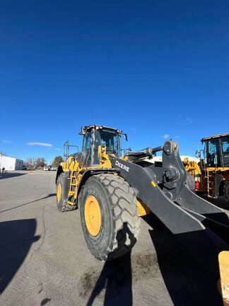 2021 John Deere 744L