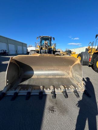 2021 John Deere 744L