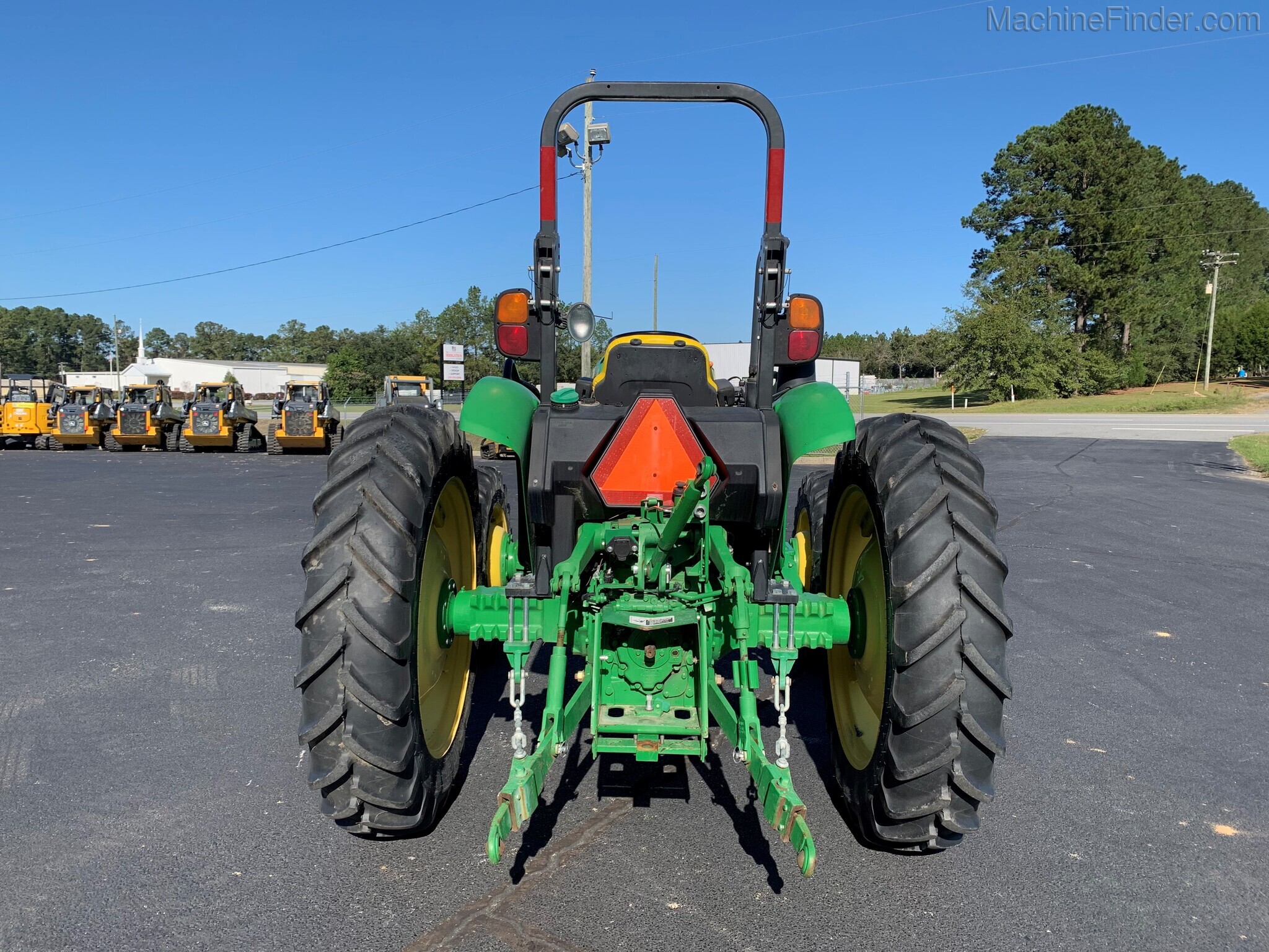 2015 John Deere 5065E Image 4