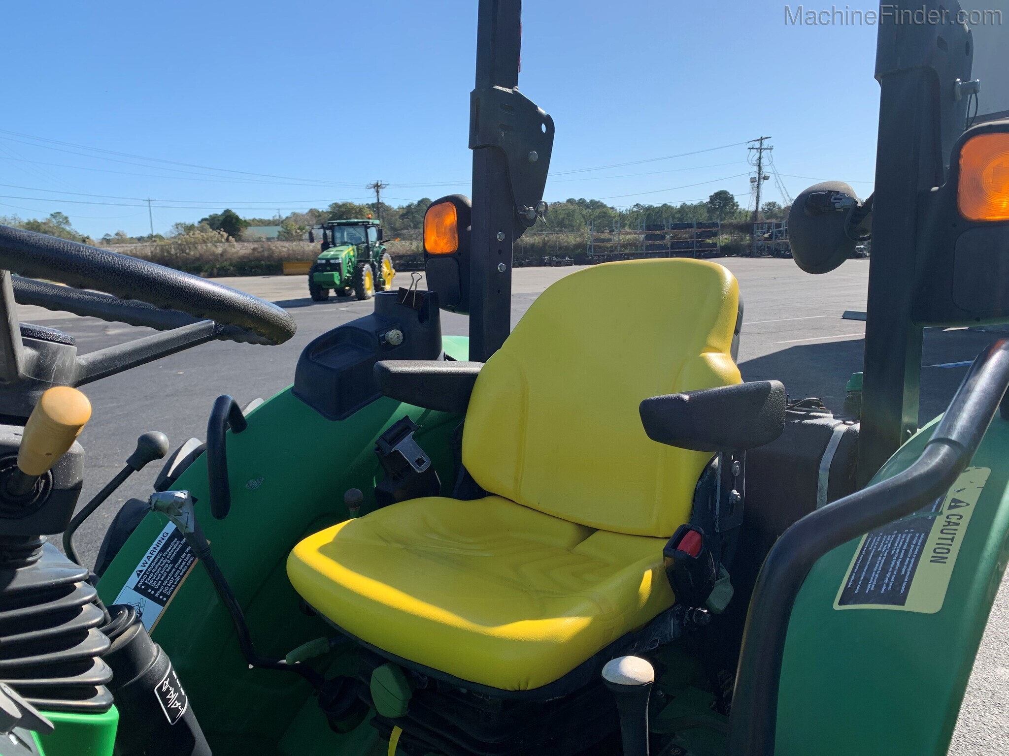 2015 John Deere 5065E Image 9