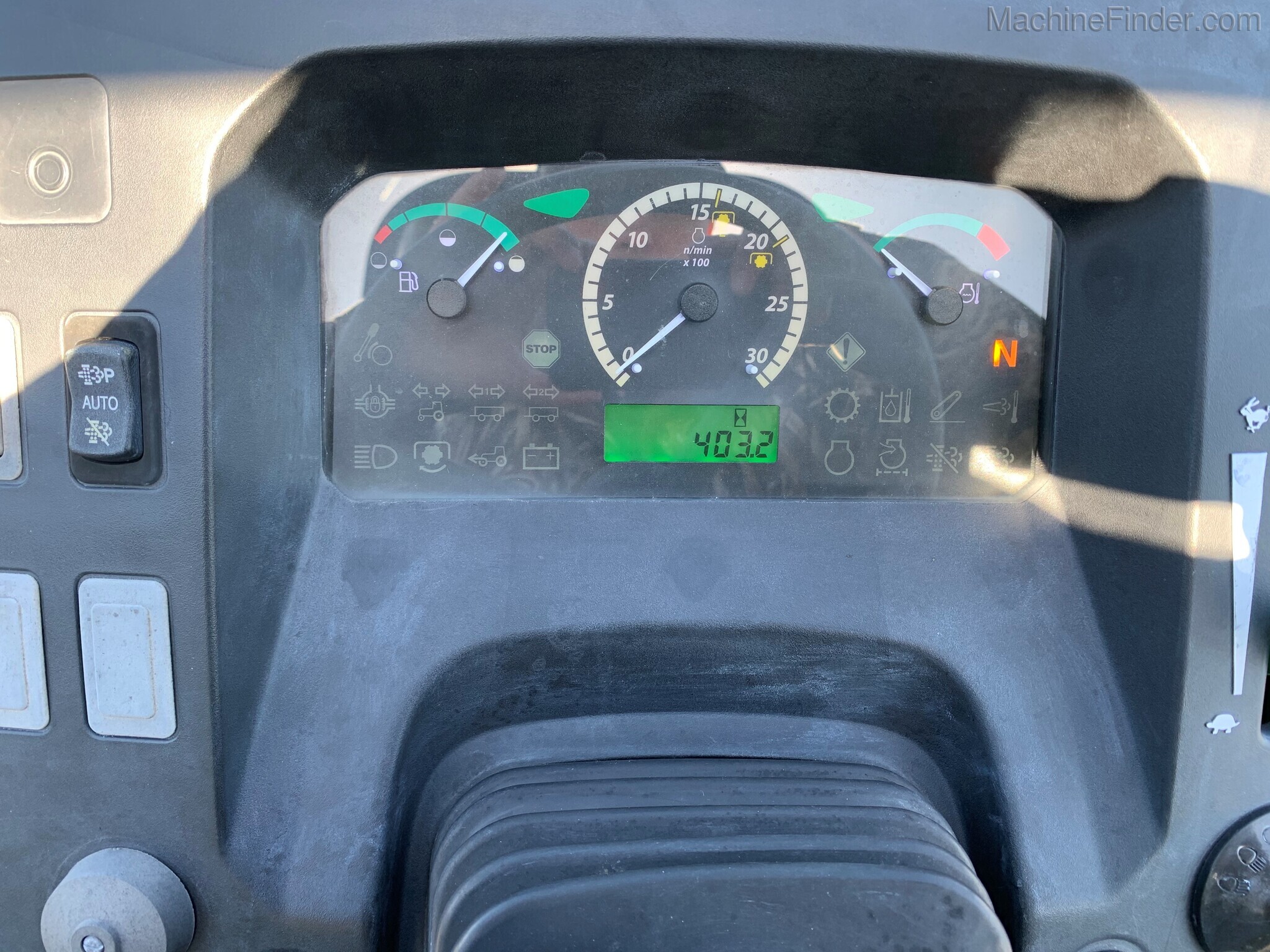 2015 John Deere 5065E Image 10