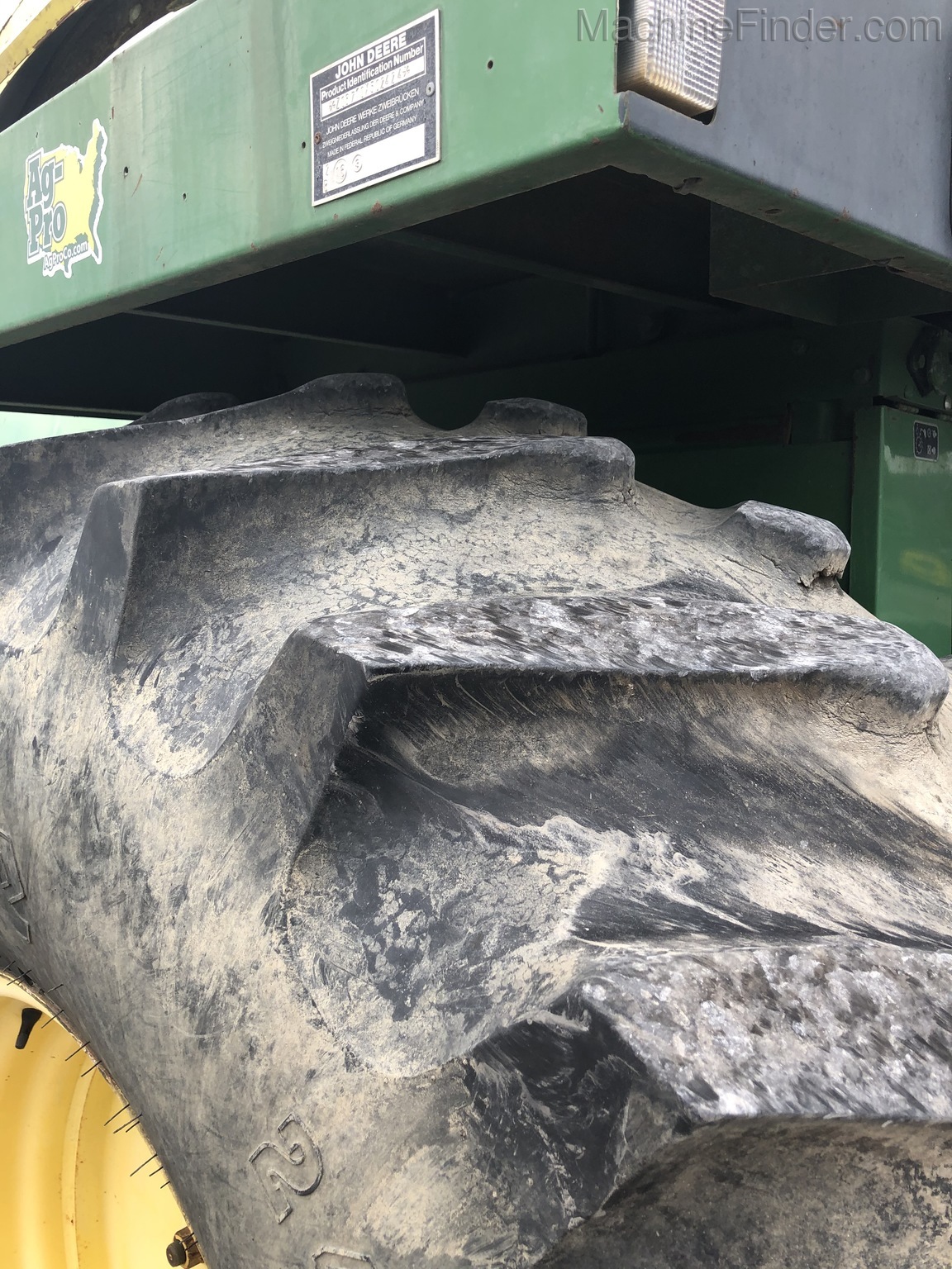 1997 John Deere 6710 Image 11