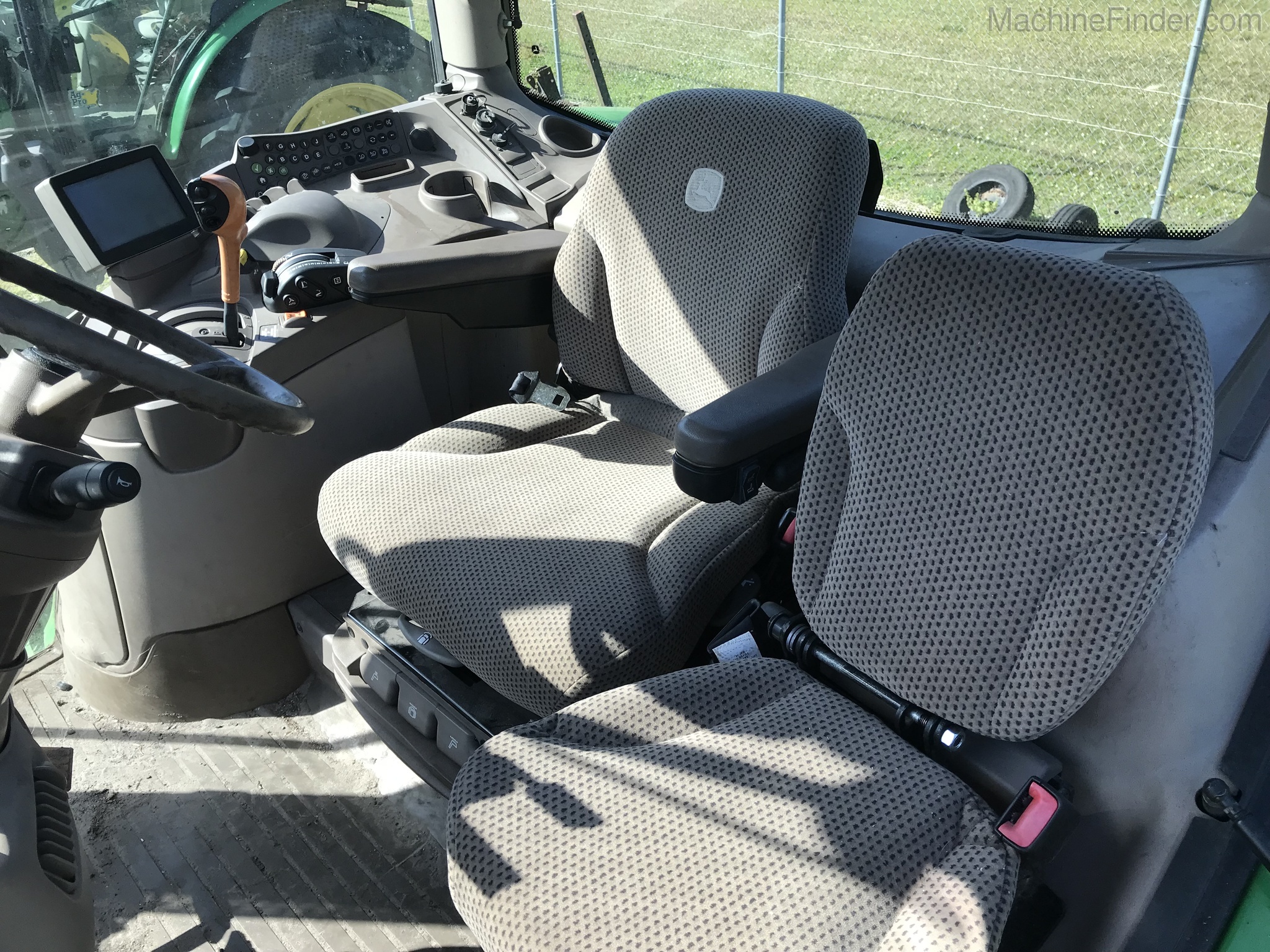 2014 John Deere 6140R Image 4