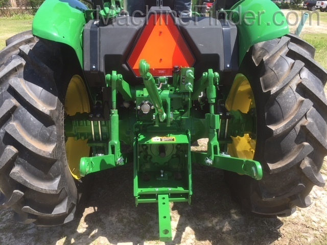2020 John Deere 5055E w/ Loader Image 4