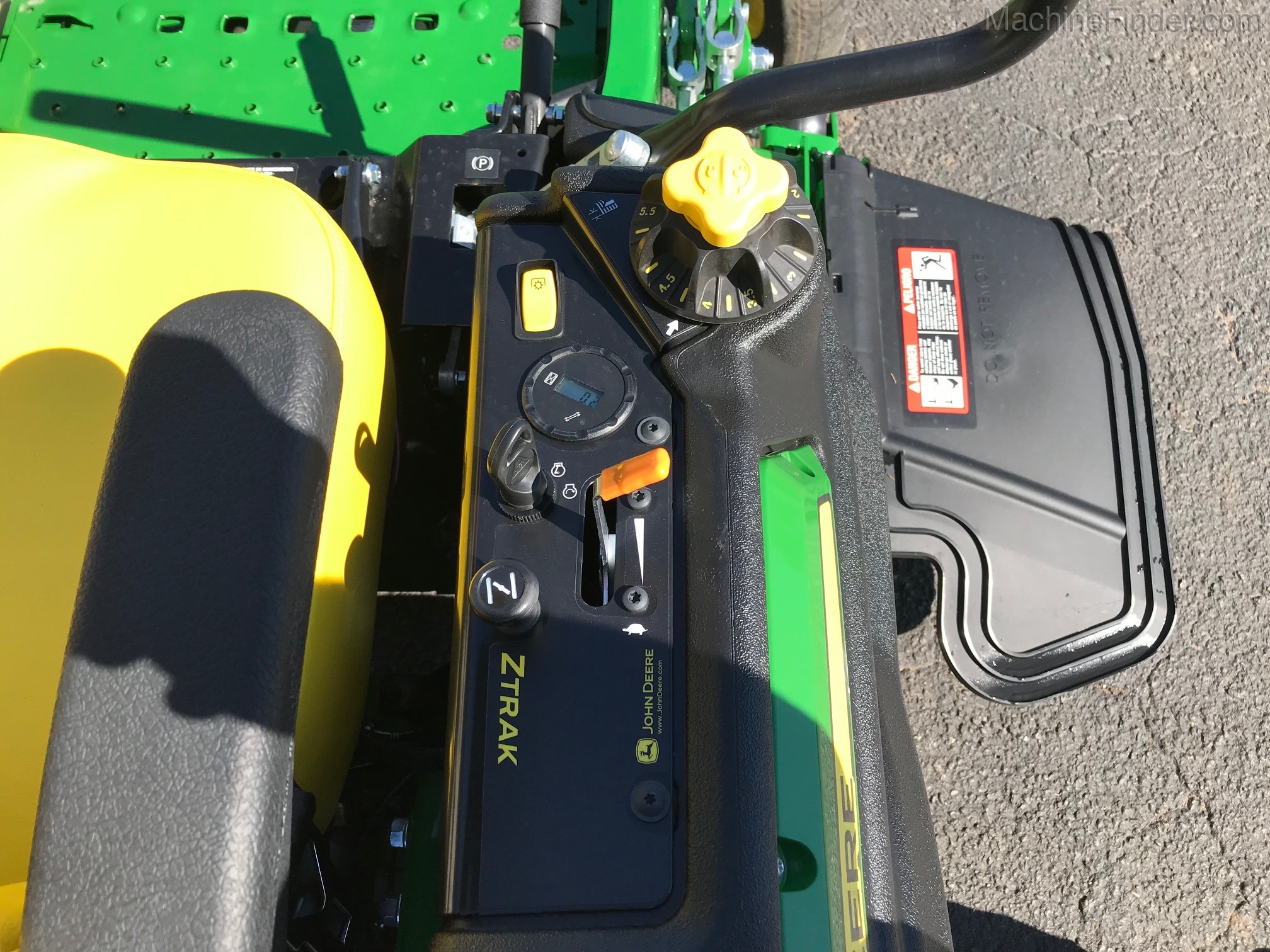 2020 John Deere Z915E Image 8