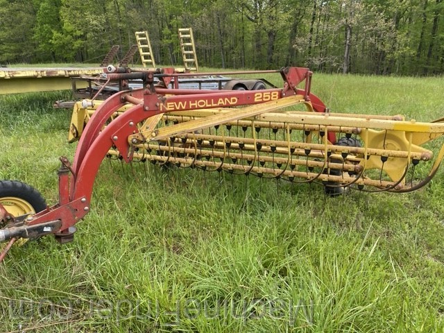 New Holland 258 Image 4