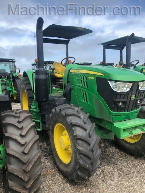 2017 John Deere 6110M Image 3