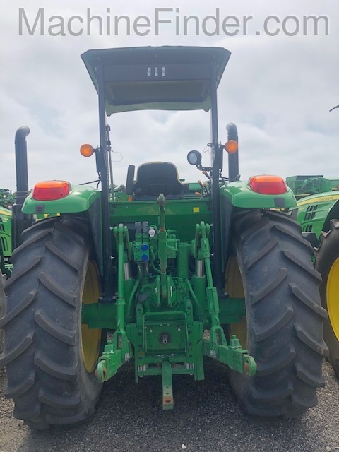 2017 John Deere 6110M Image 4