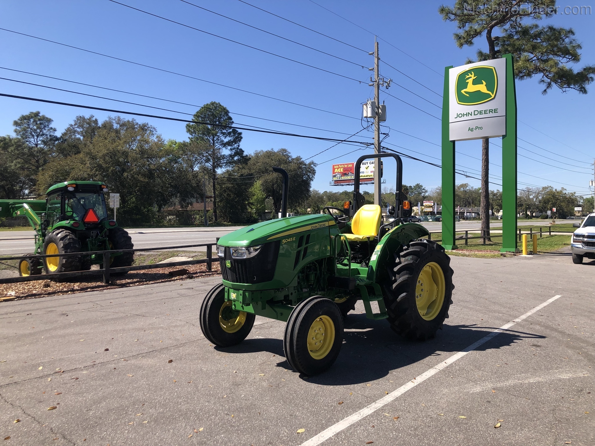 2020 John Deere 5045E Image 2