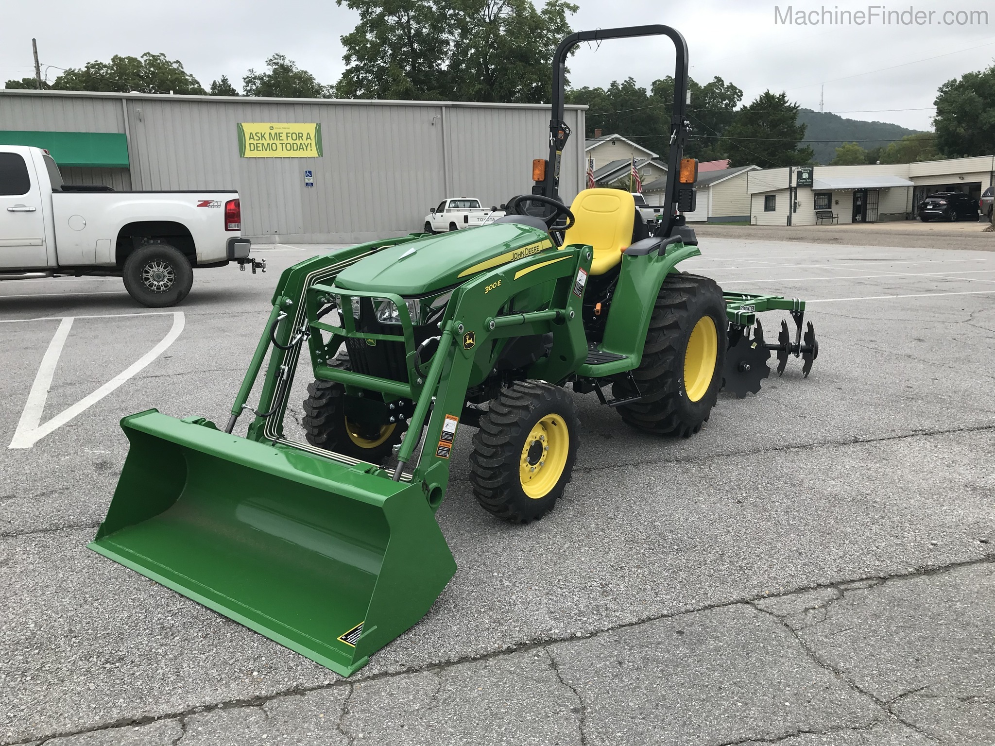 2020 John Deere 3025E Image 2