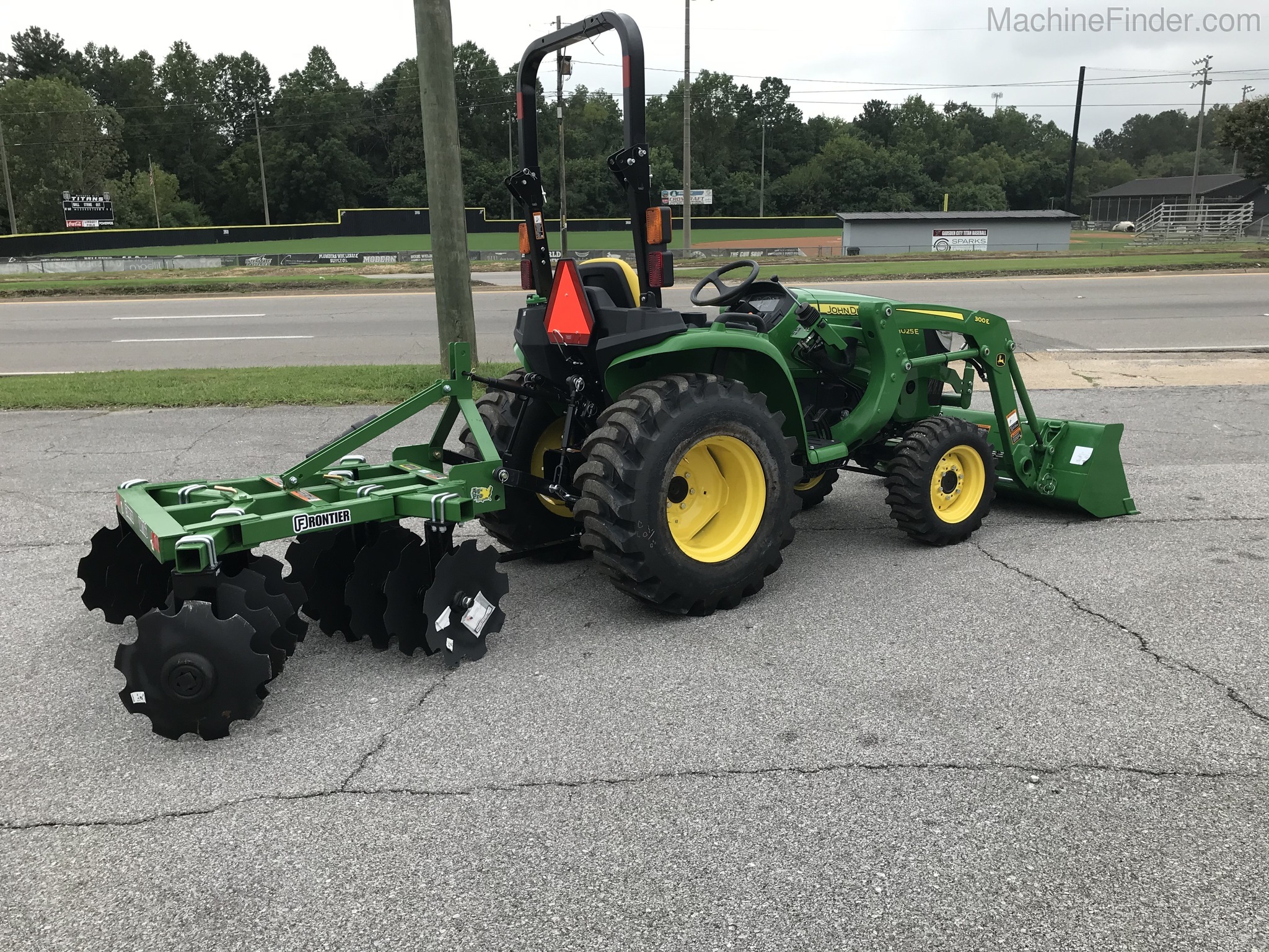 2020 John Deere 3025E Image 3