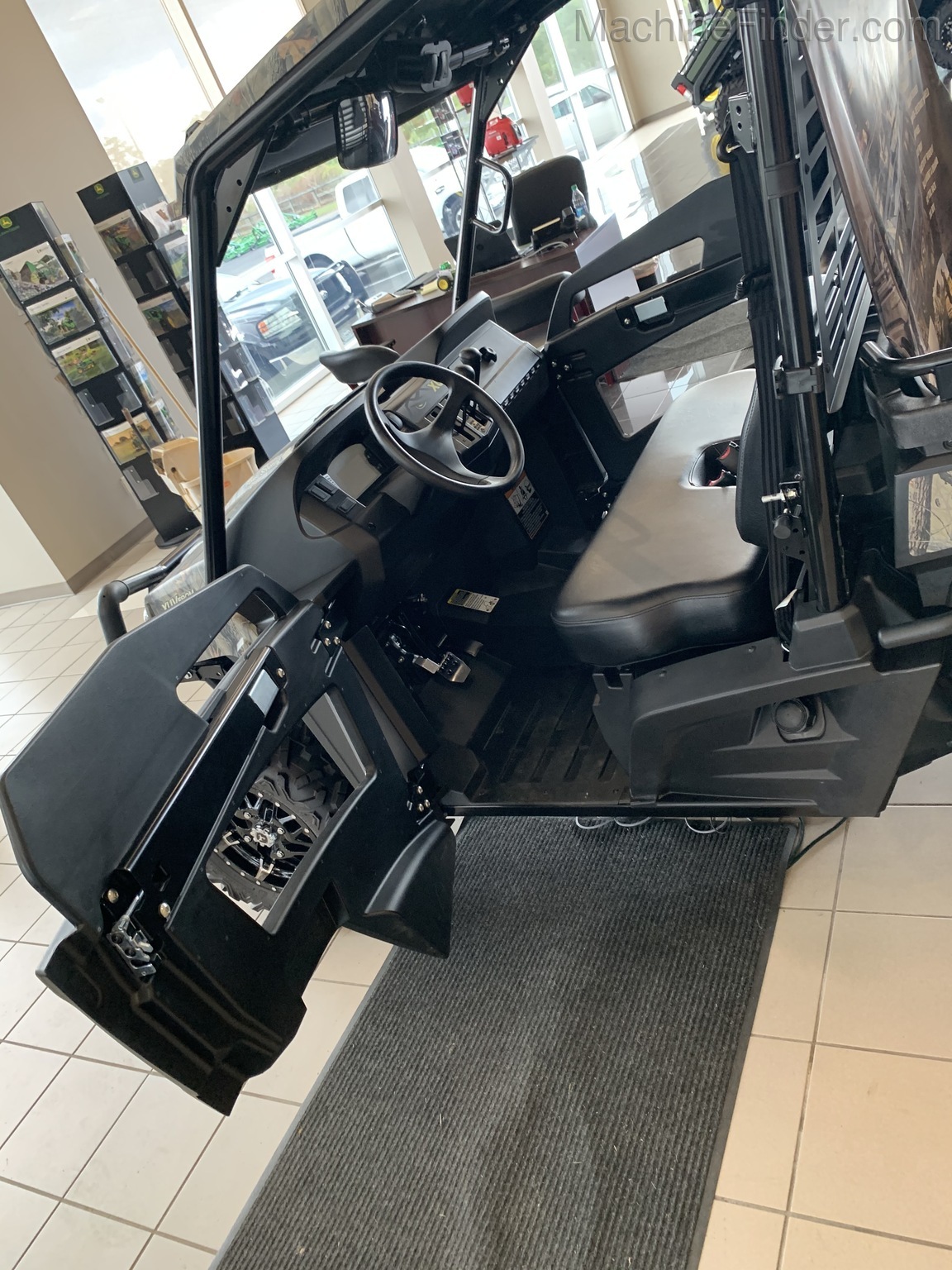 2020 John Deere XUV590M Image 8