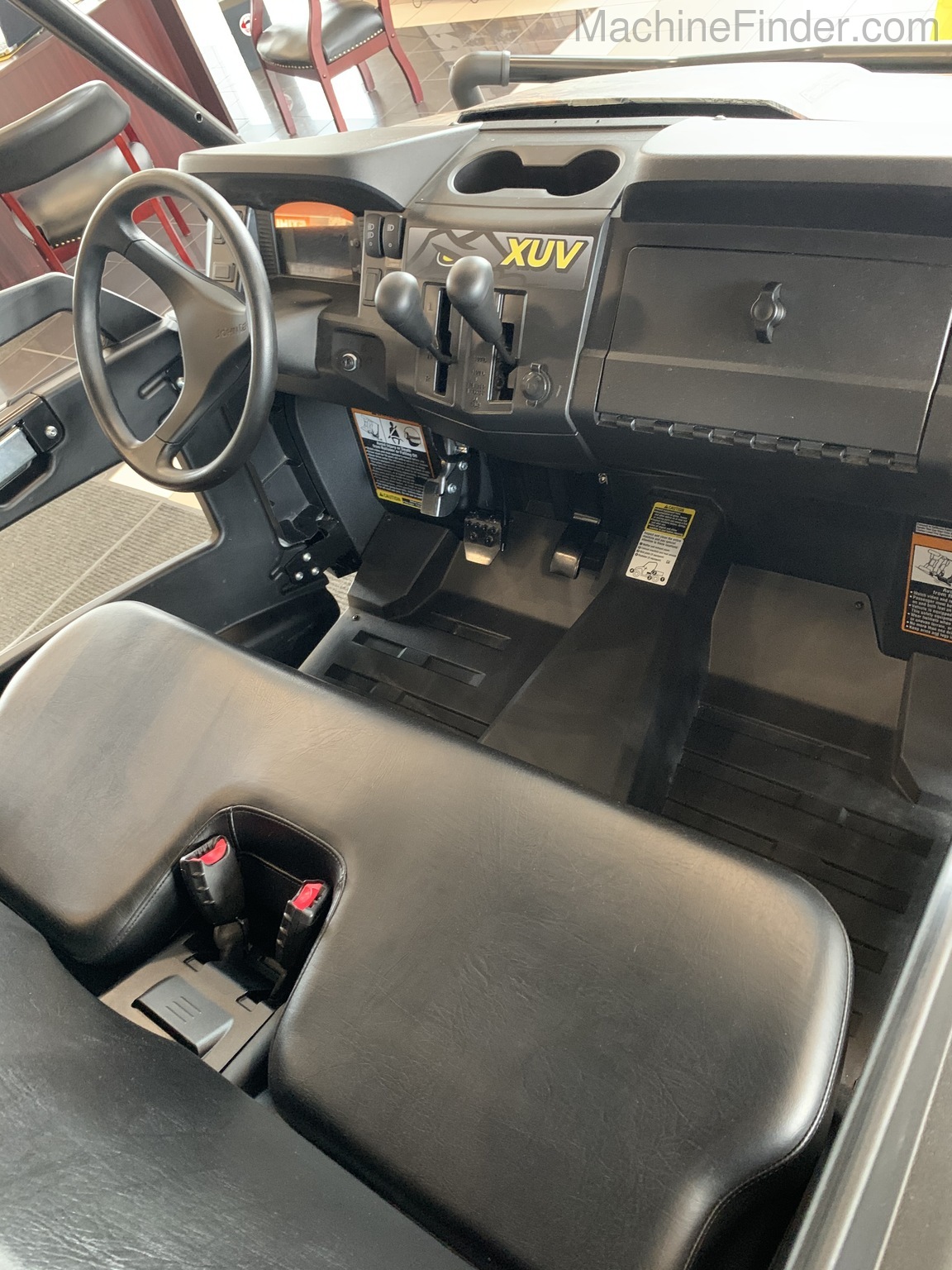 2020 John Deere XUV590M Image 12