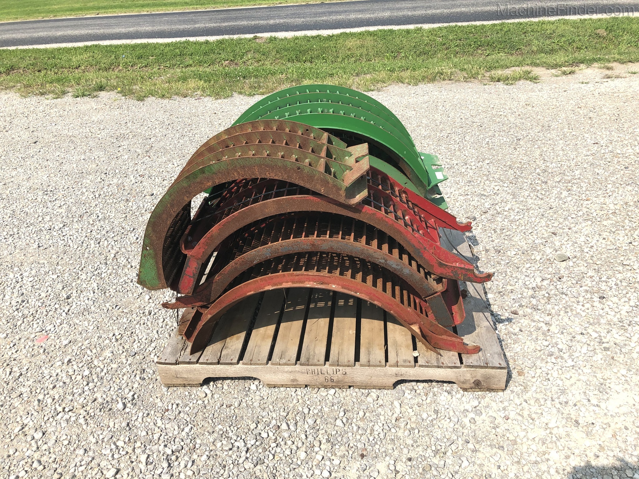 John Deere LARGE WIRE CONCAVES Image 2