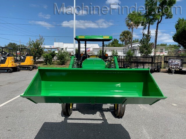 2020 John Deere 5045E Image 9
