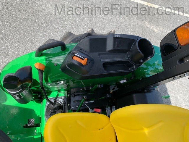2020 John Deere 5045E Image 4