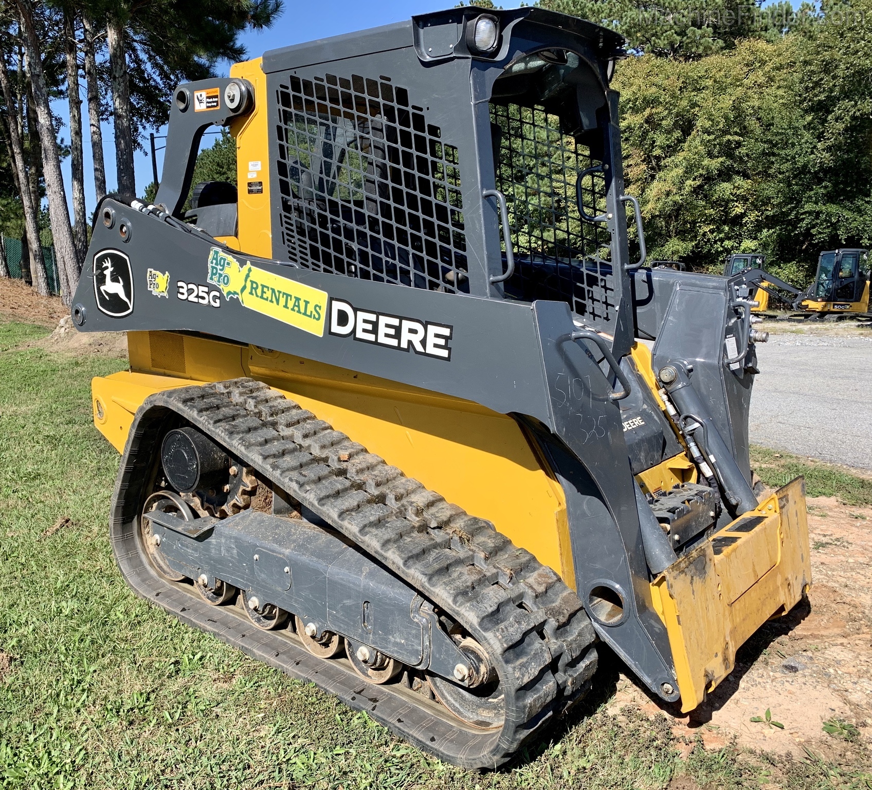 2020 John Deere 325G Image 2