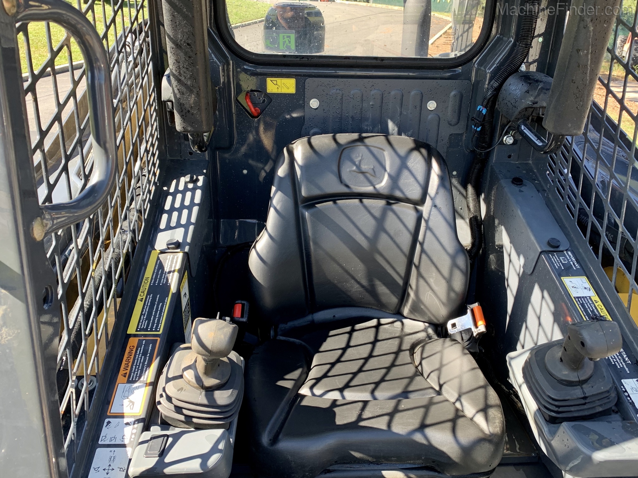 2020 John Deere 325G Image 6