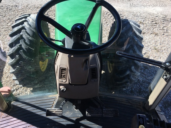 2000 John Deere 8310 Image 12