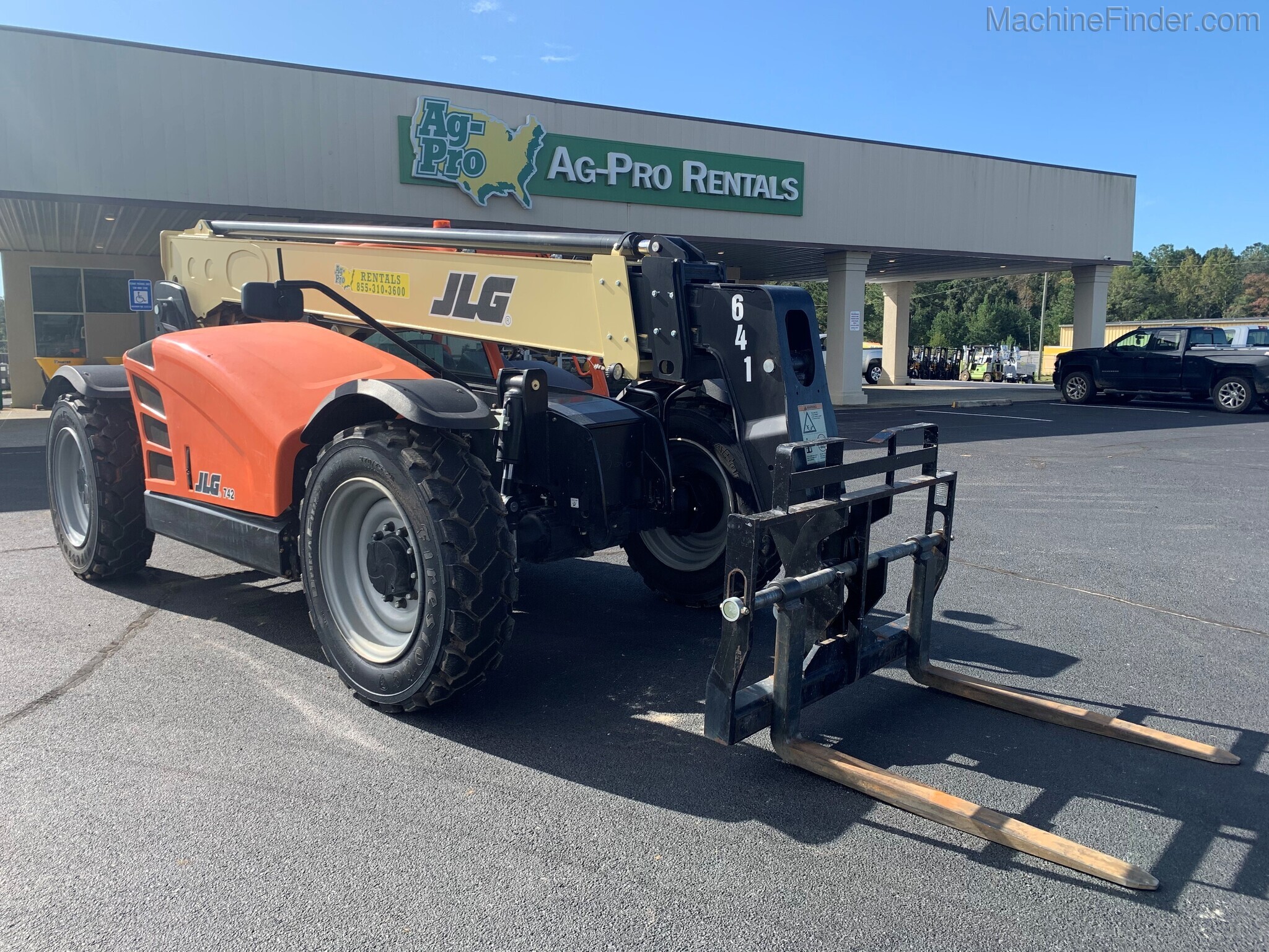 2019 JLG 742 Image 1