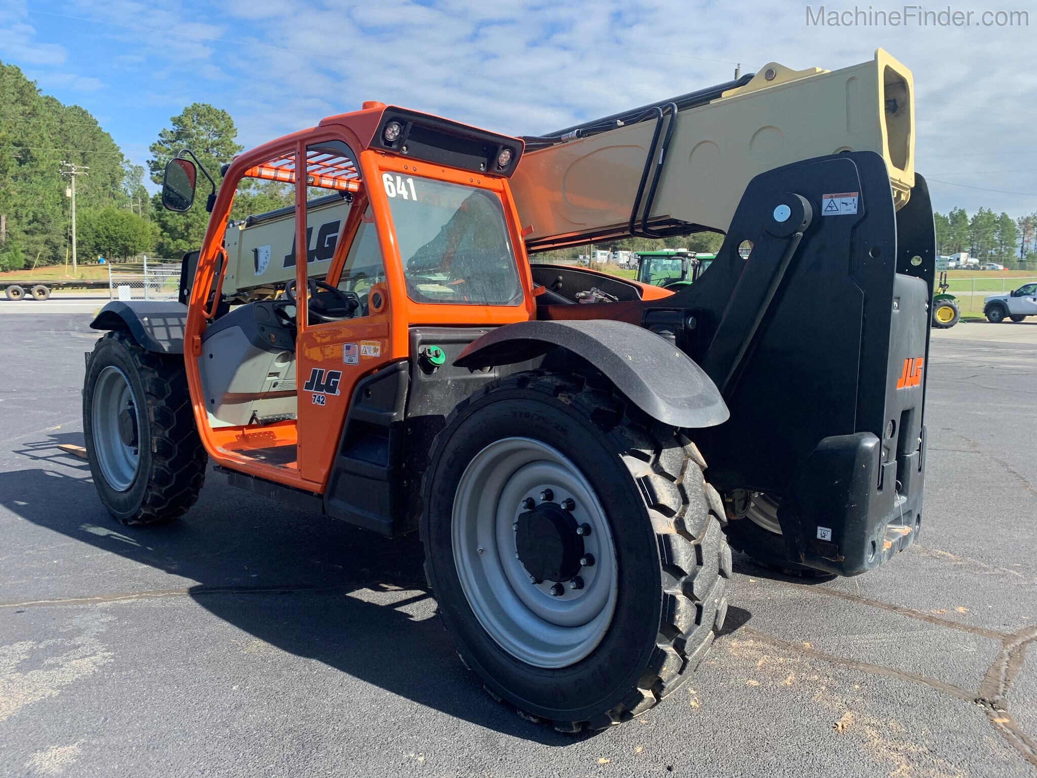 2019 JLG 742 Image 5