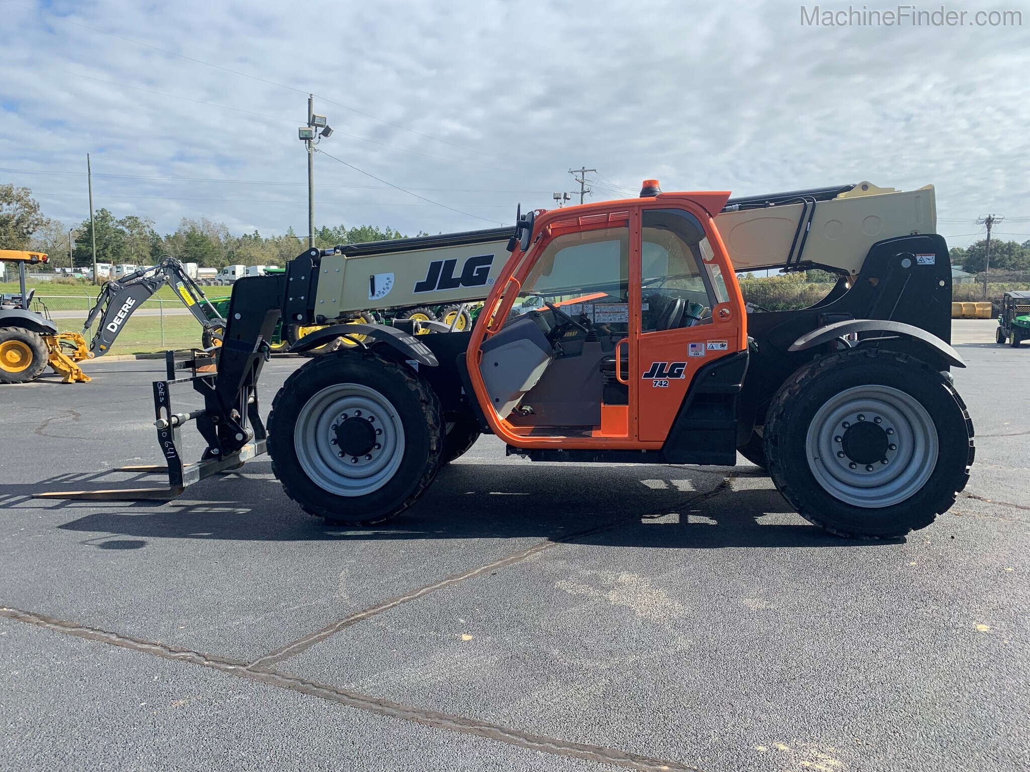 2019 JLG 742 Image 6