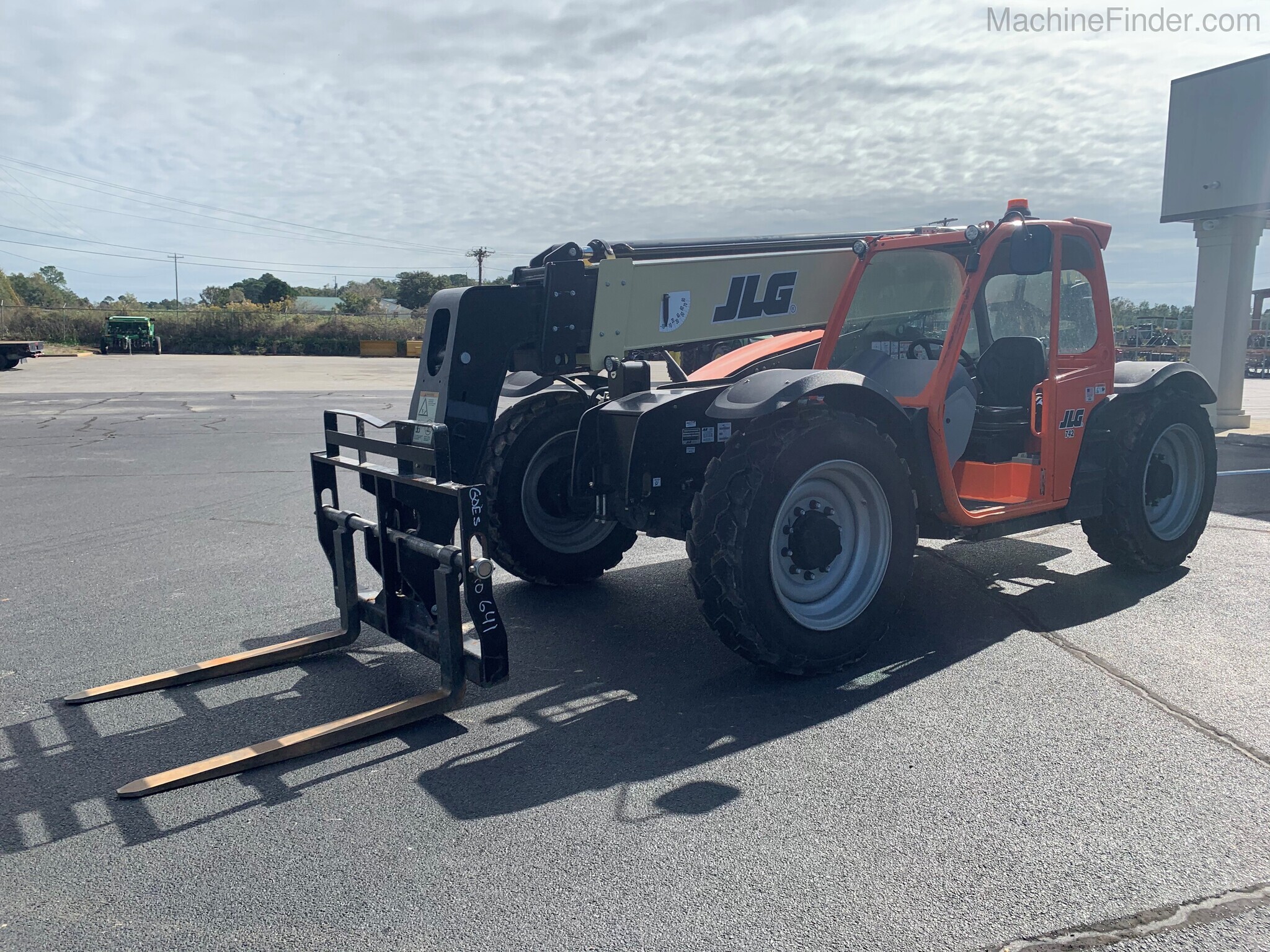 2019 JLG 742 Image 7