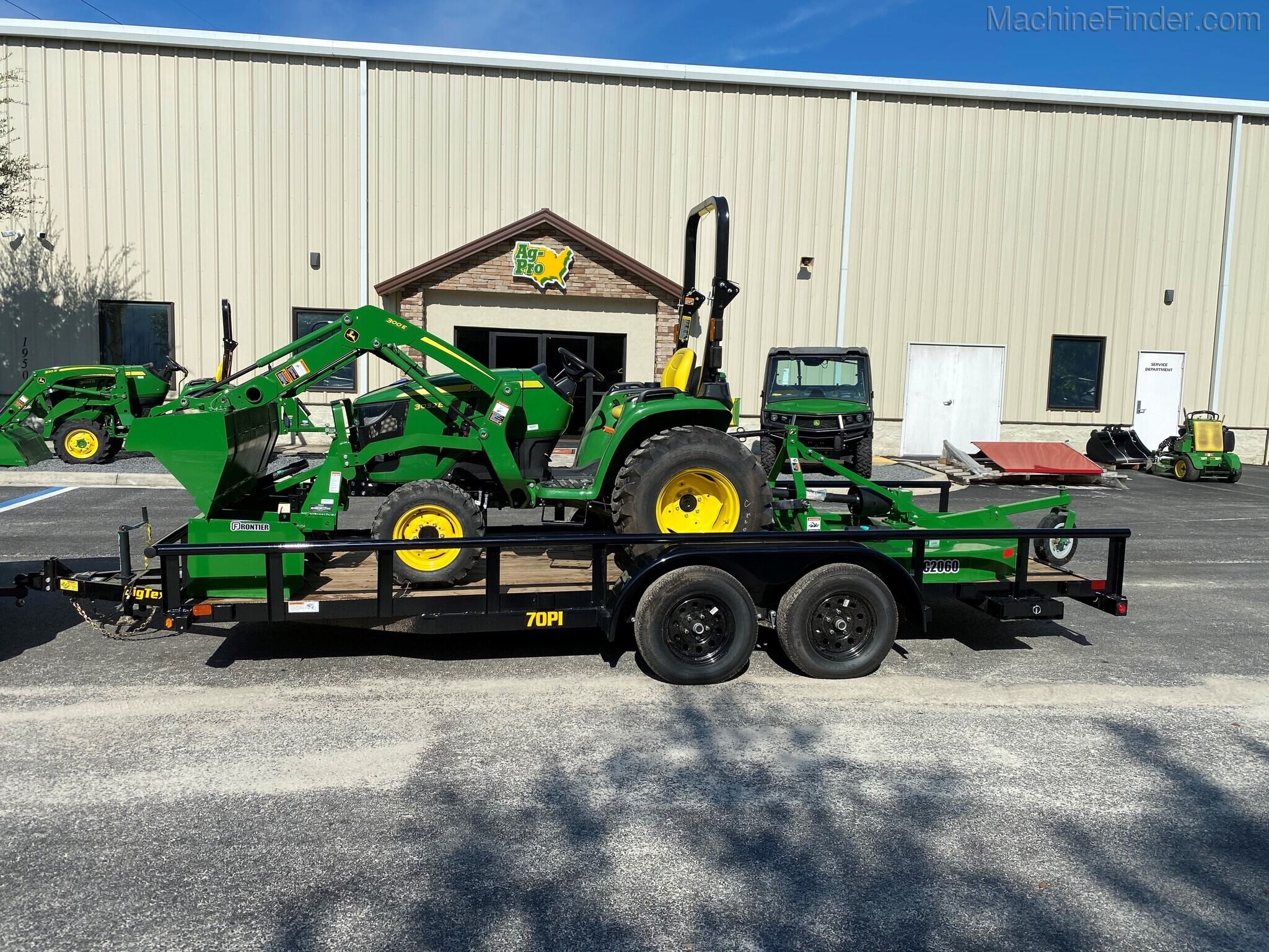 2020 John Deere 3032E Image 1