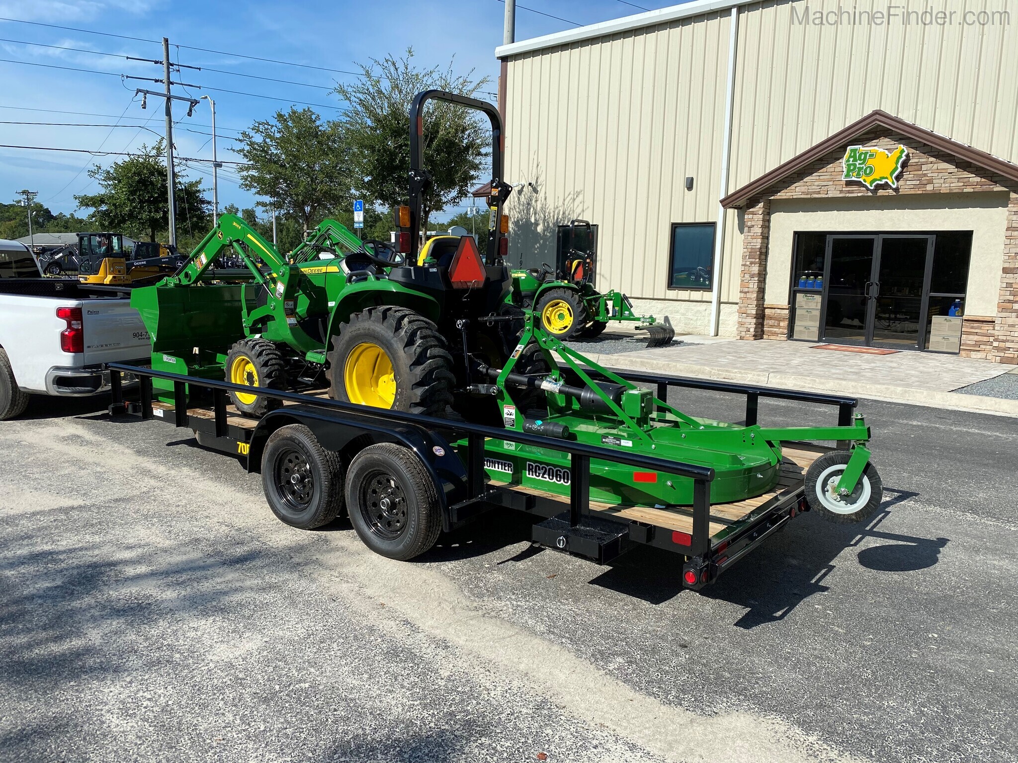2020 John Deere 3032E Image 3