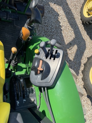 2015 John Deere 5100E Image 10