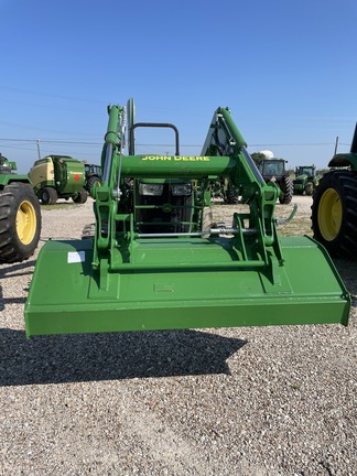 2015 John Deere 5100E Image 2