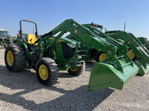2015 John Deere 5100E Image 3