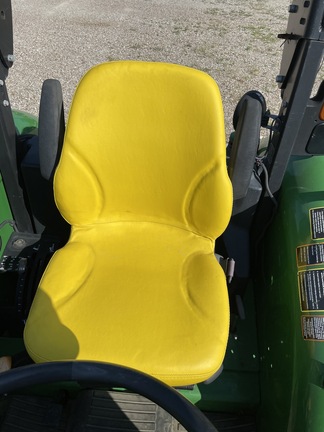 2015 John Deere 5100E Image 9