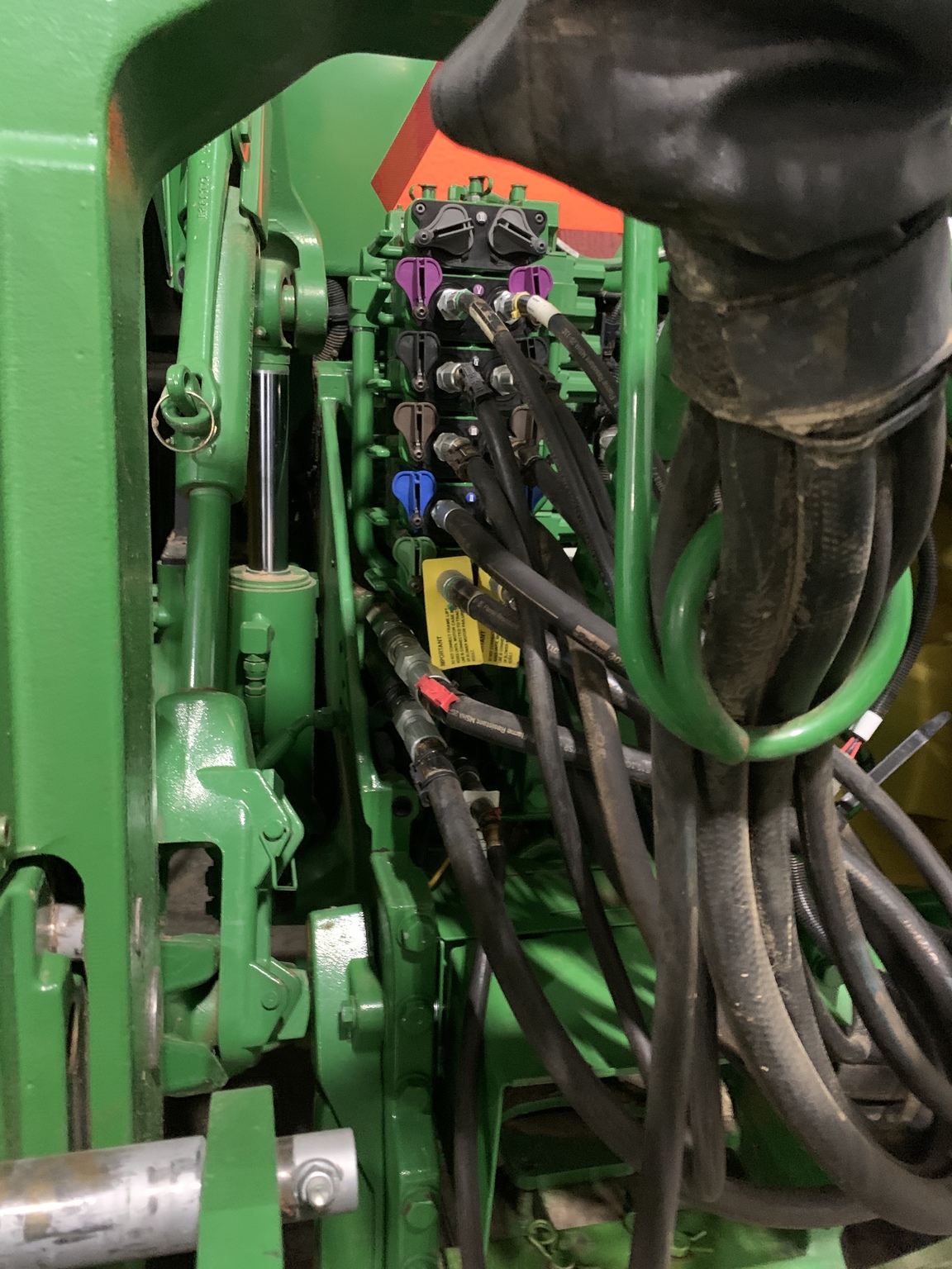 2015 John Deere 8320R Image 8