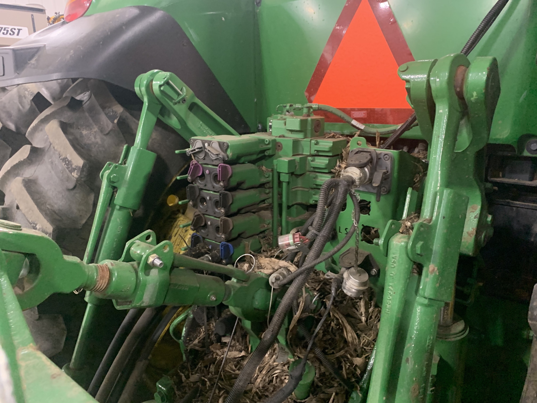 2015 John Deere 8320R Image 9