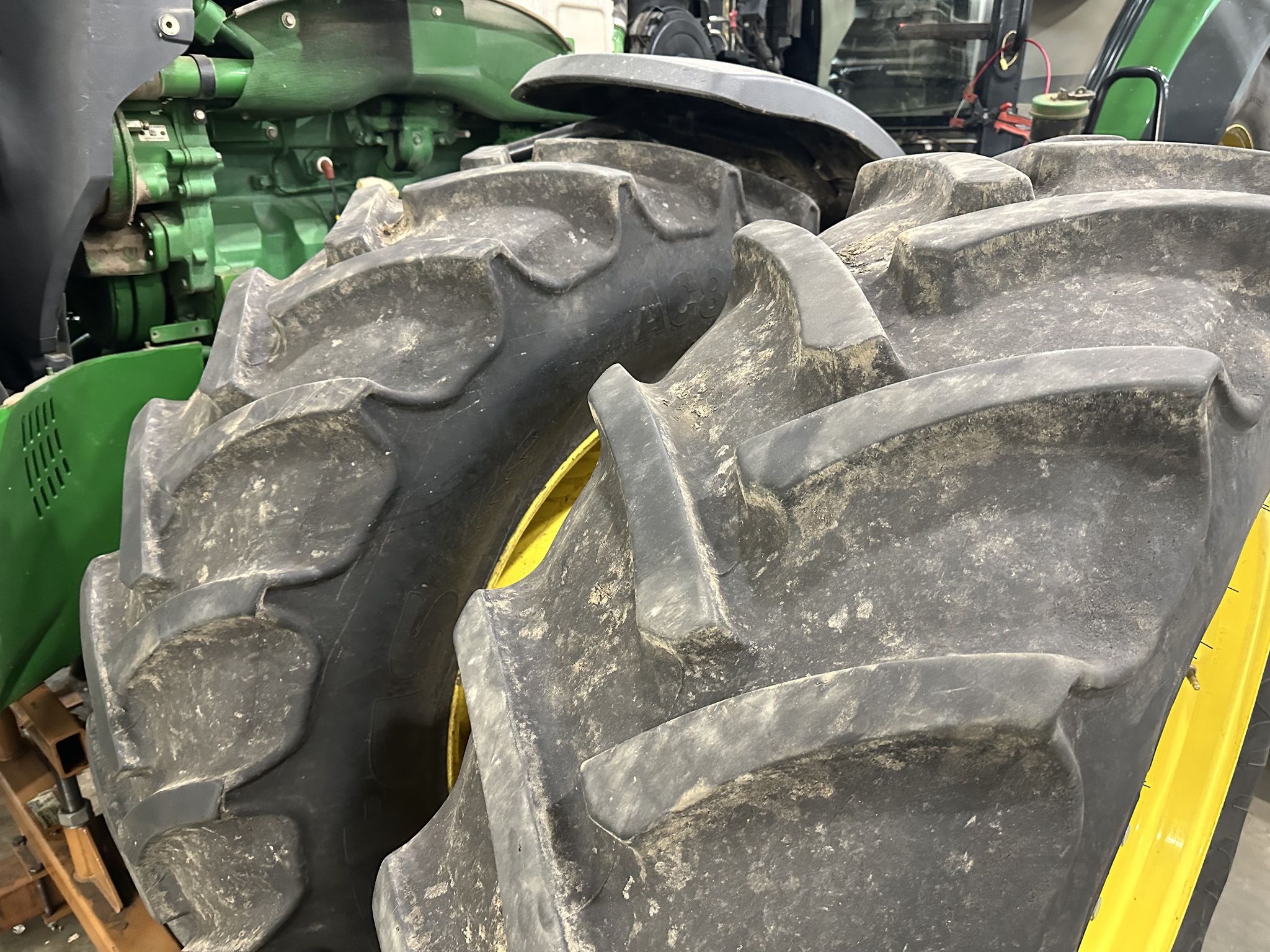 2015 John Deere 8320R Image 5