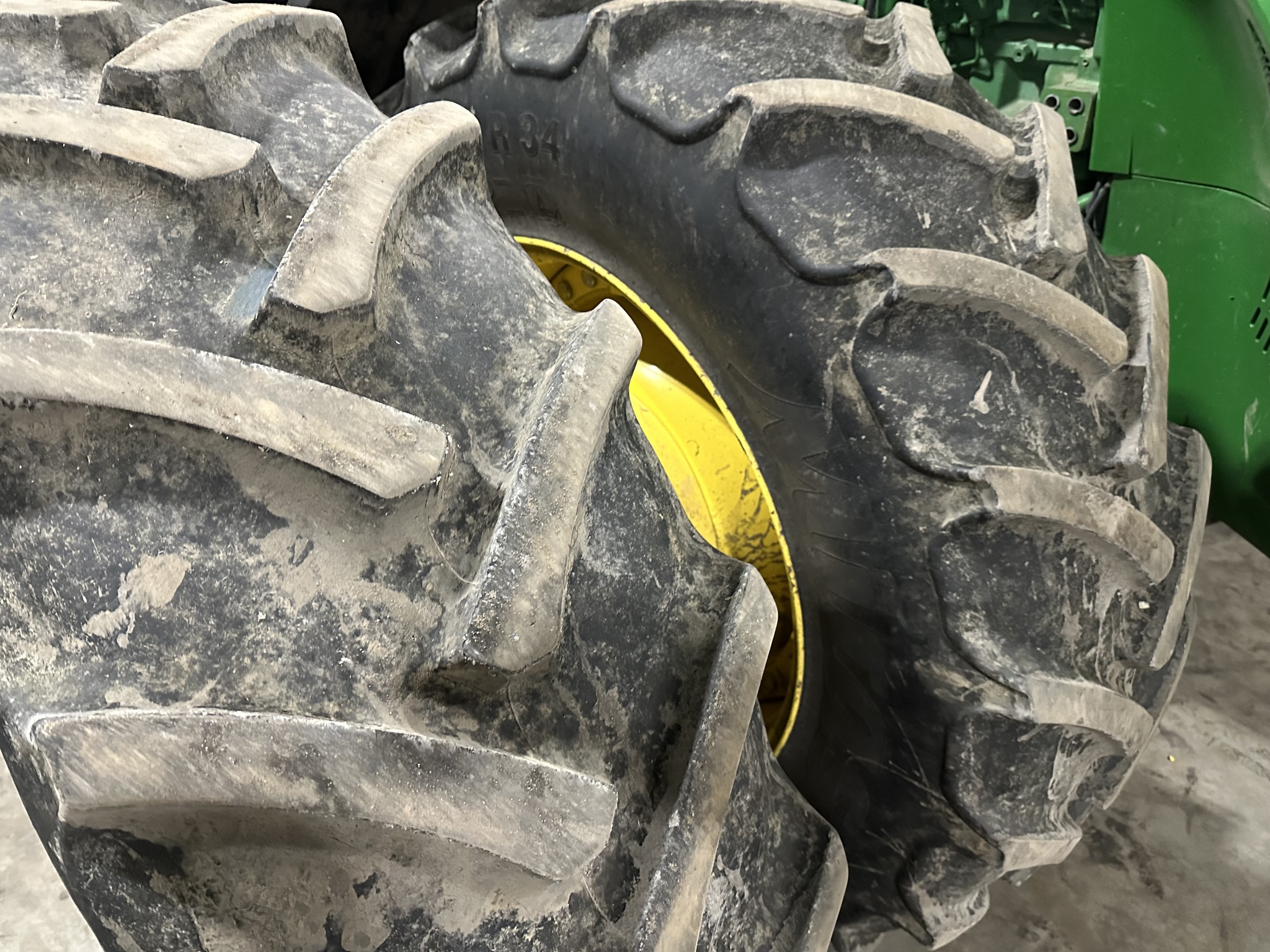 2015 John Deere 8320R Image 10