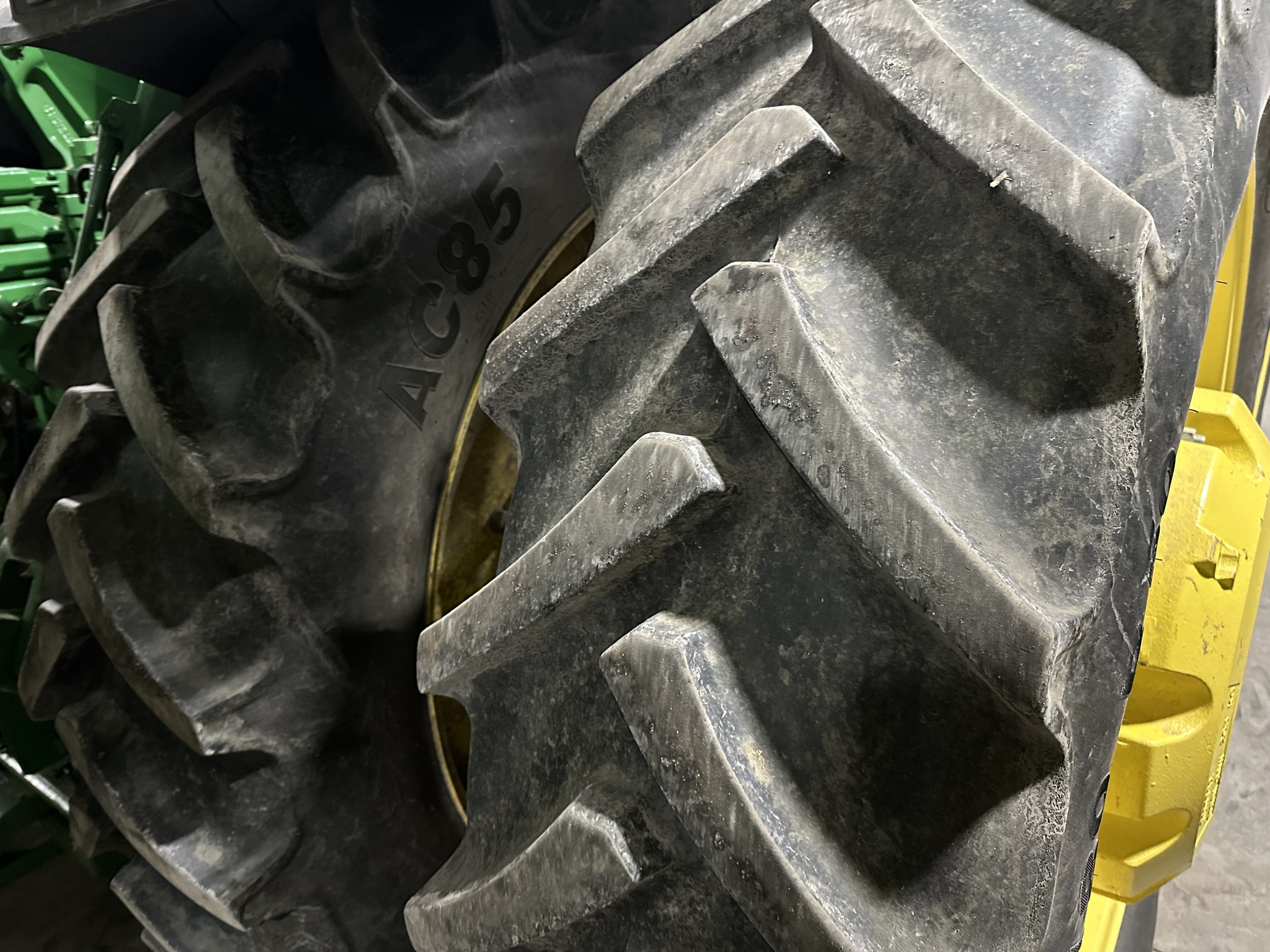 2015 John Deere 8320R Image 11