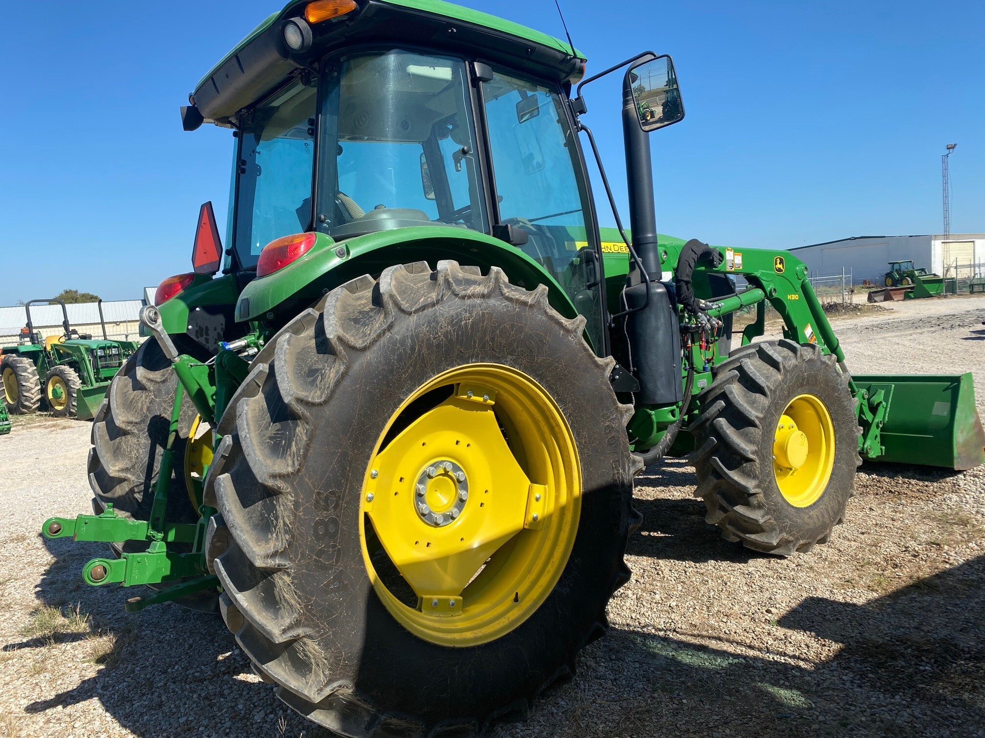 2017 John Deere 6105E Image 2