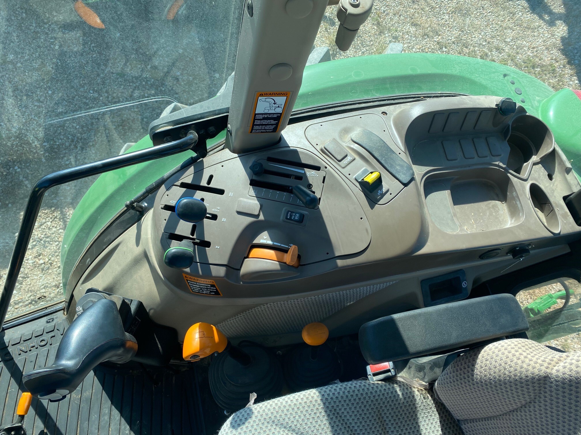 2017 John Deere 6105E Image 6
