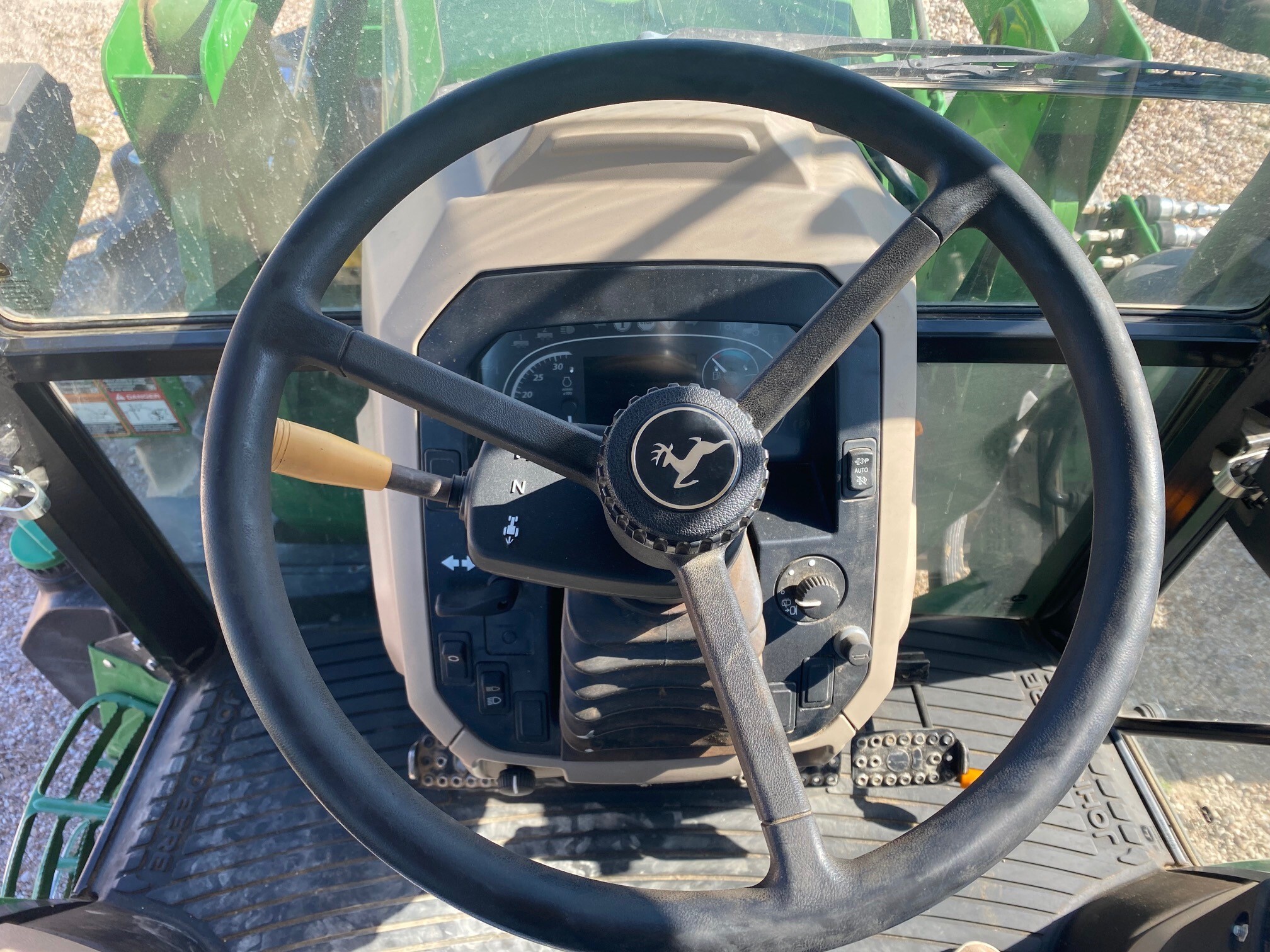 2017 John Deere 6105E Image 8