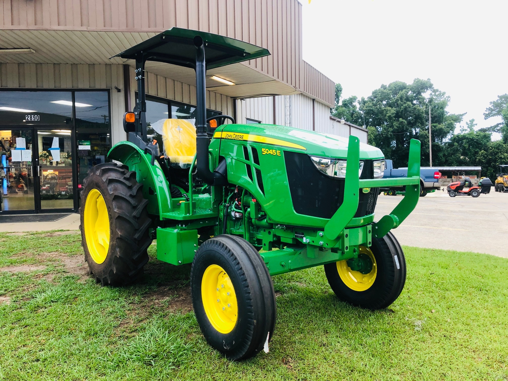2023 John Deere 5045E Image 2