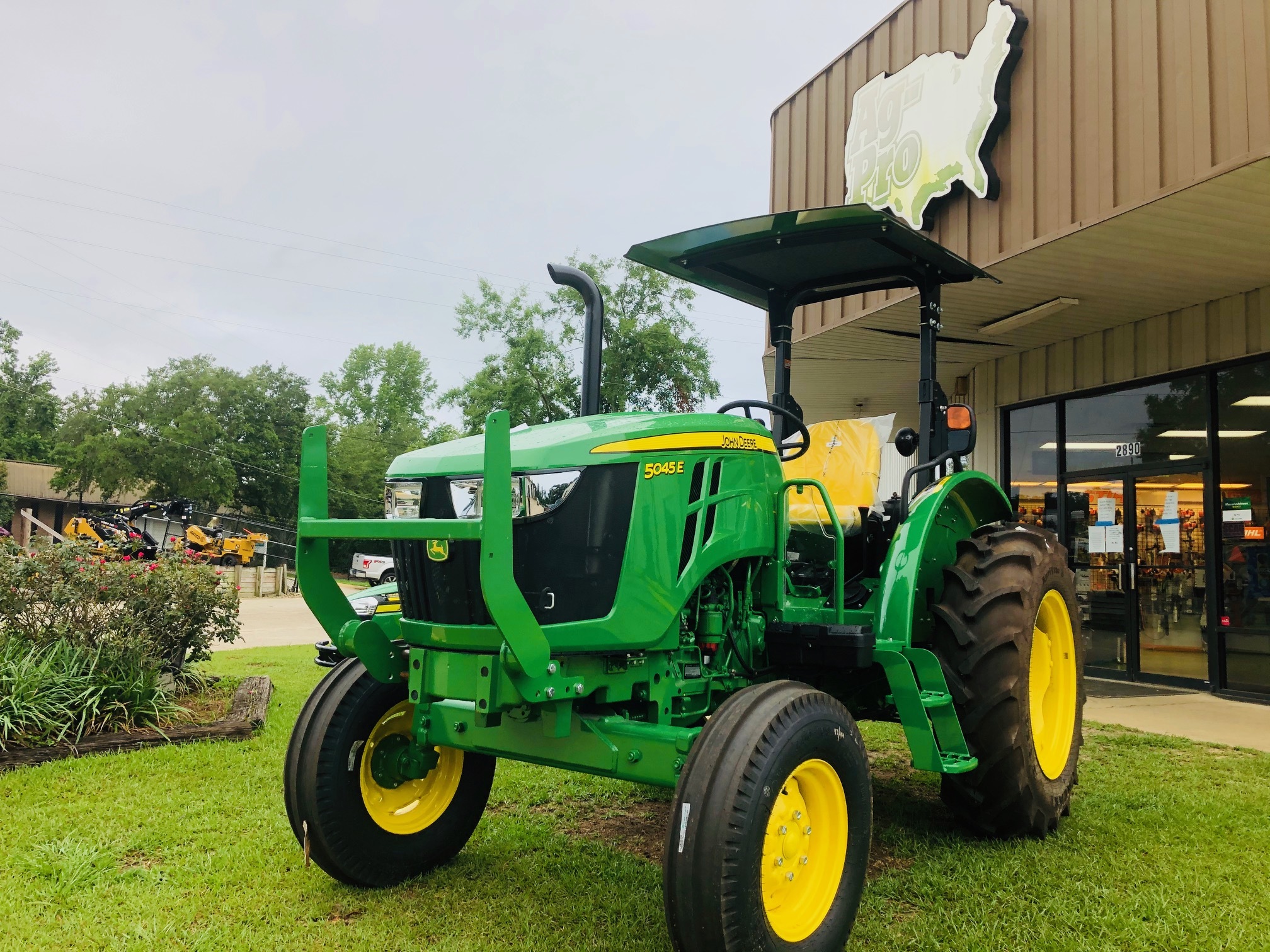 2023 John Deere 5045E Image 3