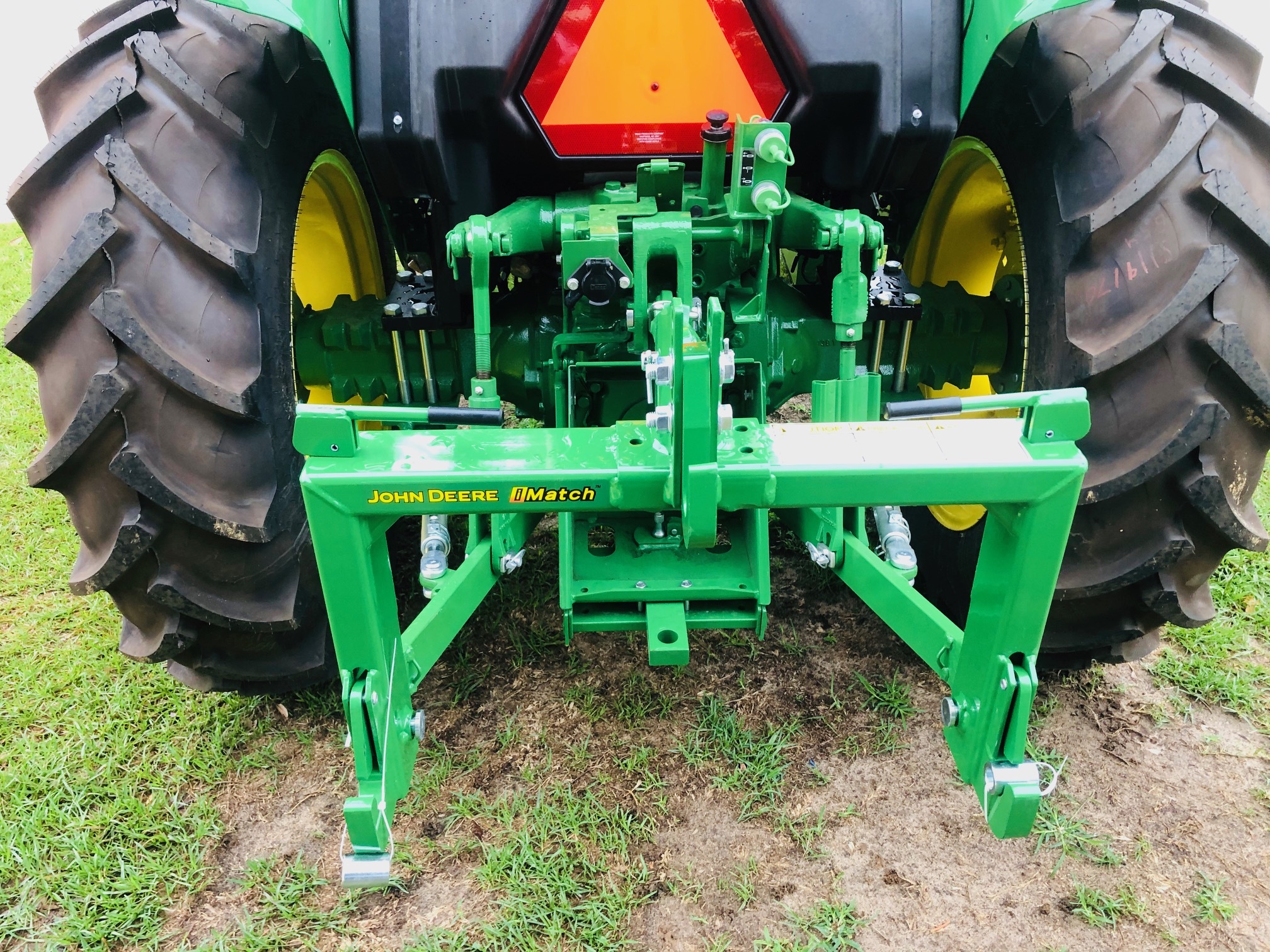 2023 John Deere 5045E Image 6