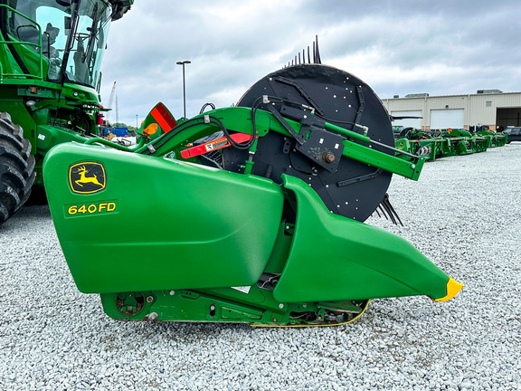 2016 John-Deere 640FD