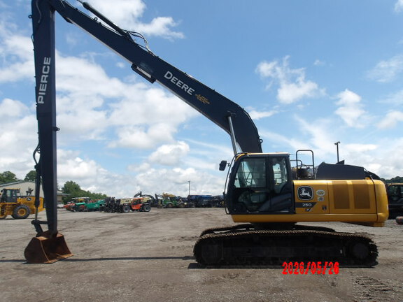 Photo of a 2023 John Deere 250P