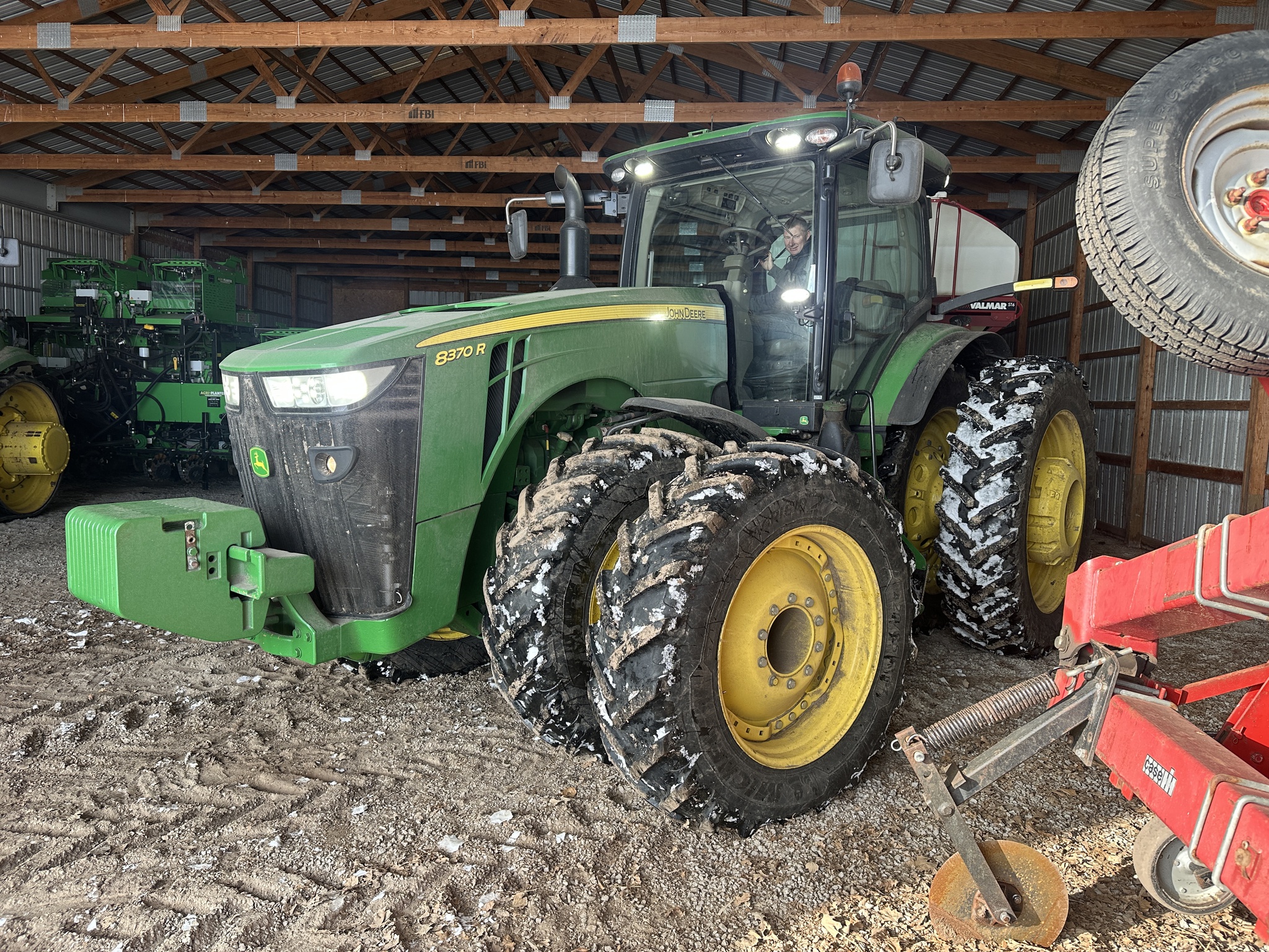 2016 John Deere 8370R Image 1
