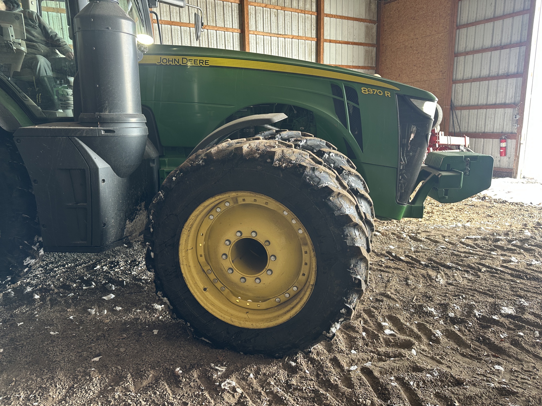 2016 John Deere 8370R Image 2