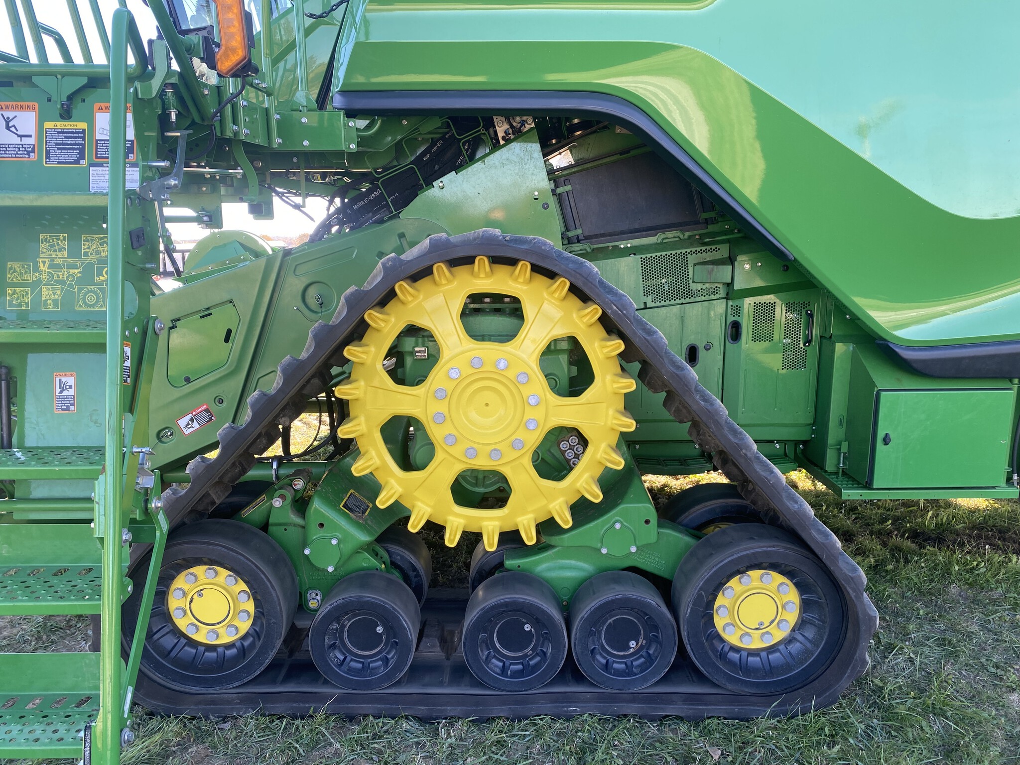 2022 John Deere X9 1100 Image 24