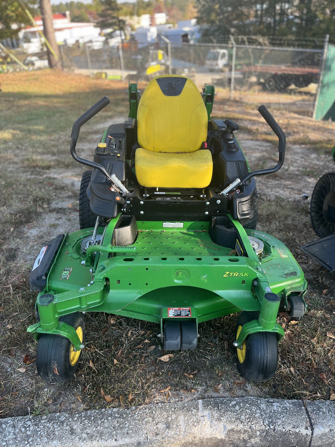John Deere Z915E Image 2